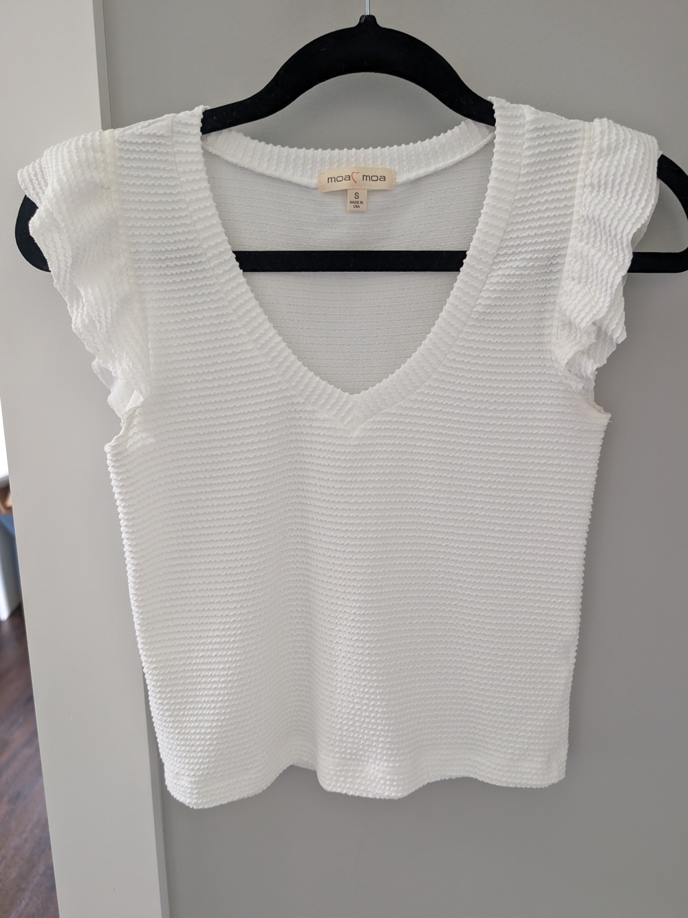 moa moa White Textured V-Neck Ruffle Sleeve Top